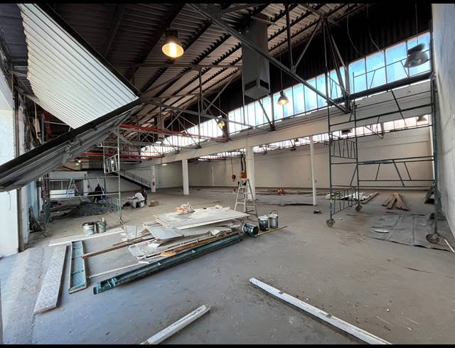 900M² WAREHOUSE TO LET IN PAARDEN EILAND